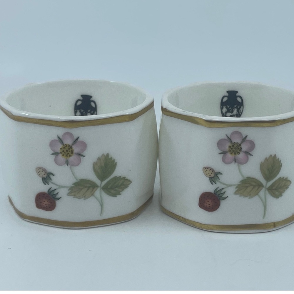 Wedgwood Wild Strawberry Bone China Napkin Rings Set of 2 England Gold Rim